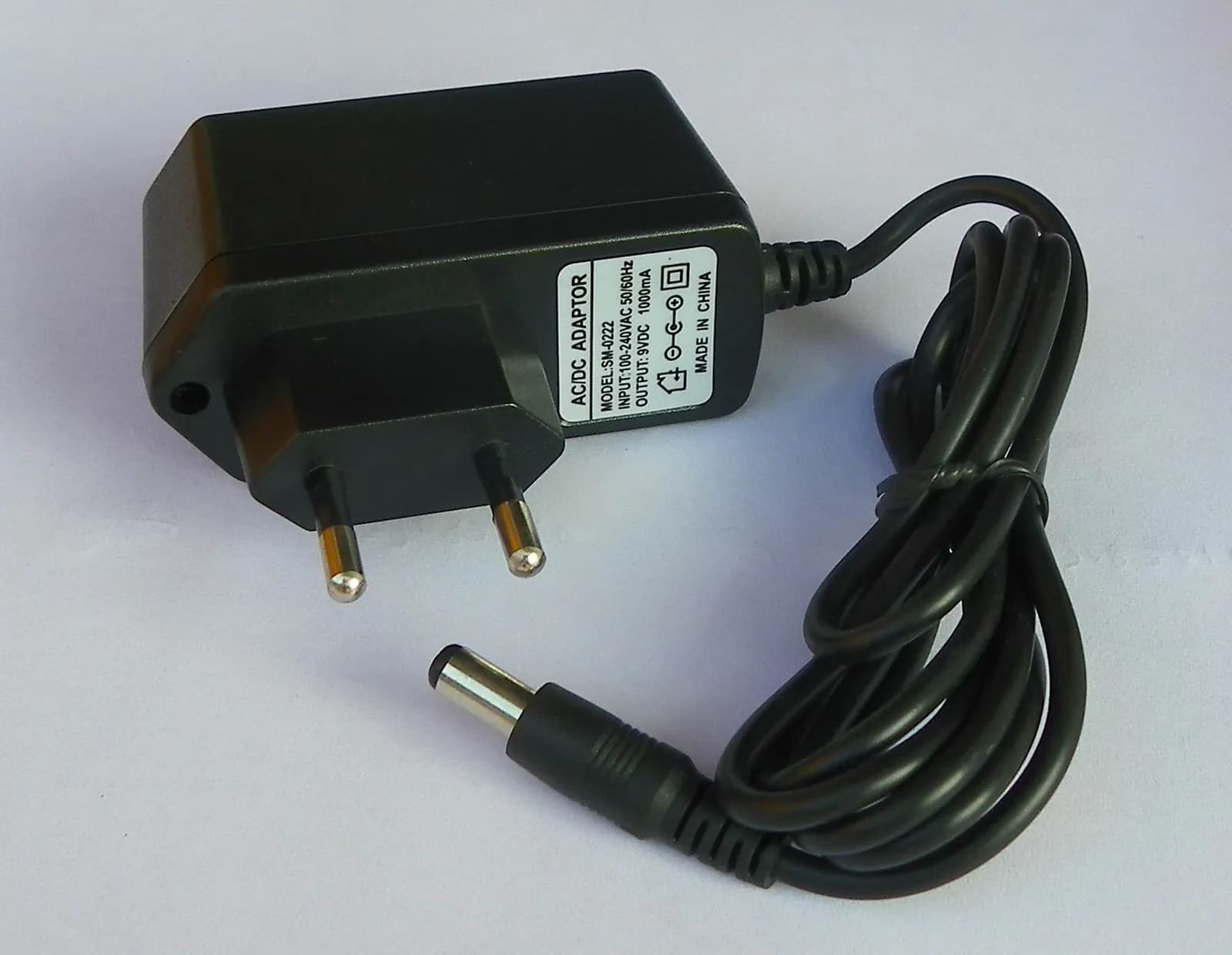 AC/DC POWER ADAPTOR 9 V 1A