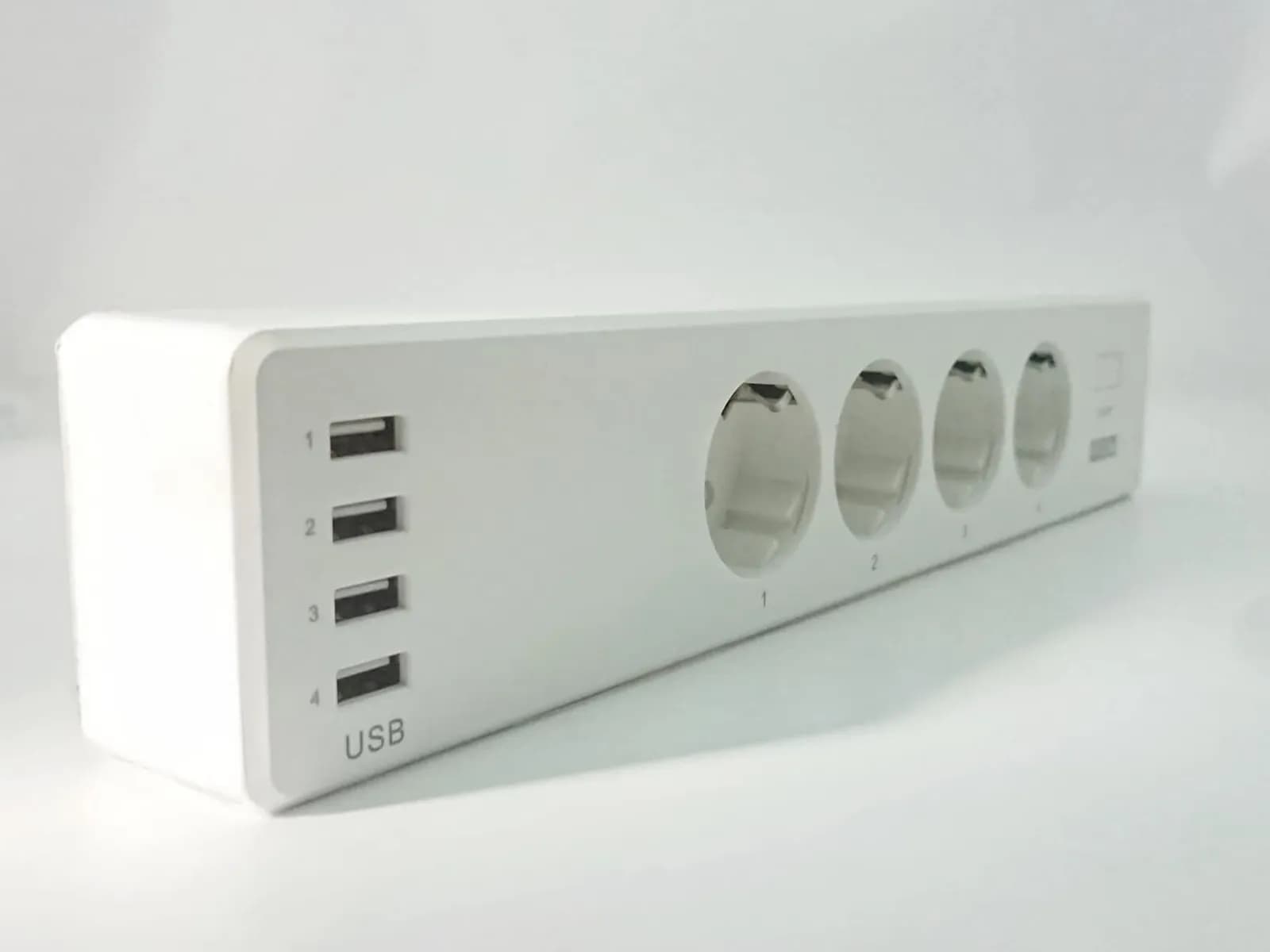 Axiom Rallonge Multiprise Connectée Wi-Fi AX2044USB