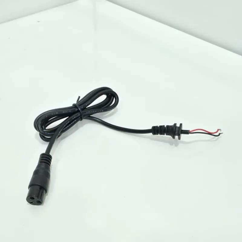 PORT DE CHARGE POUR TROTTINETTE ÉLECTRIQUE – CONNECTEUR AVIATION 3 BROCHES
