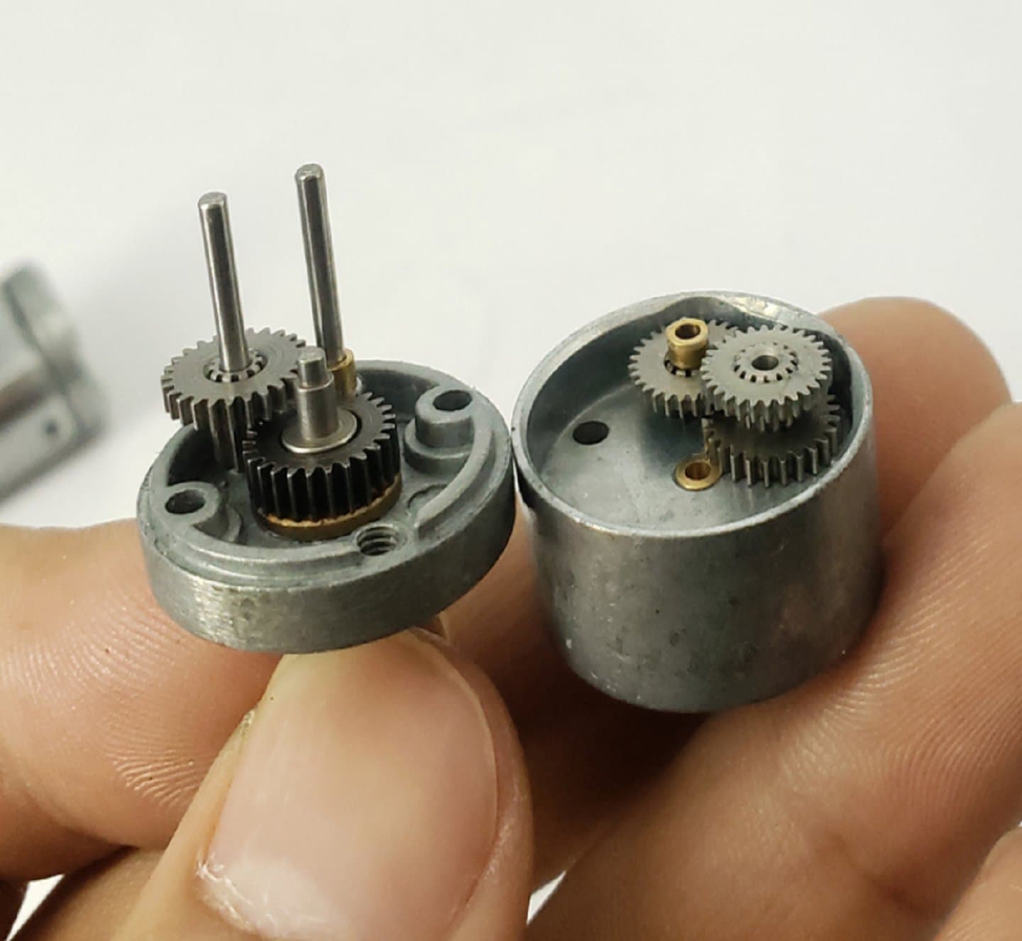 Geared motor with all metal gears — image 1