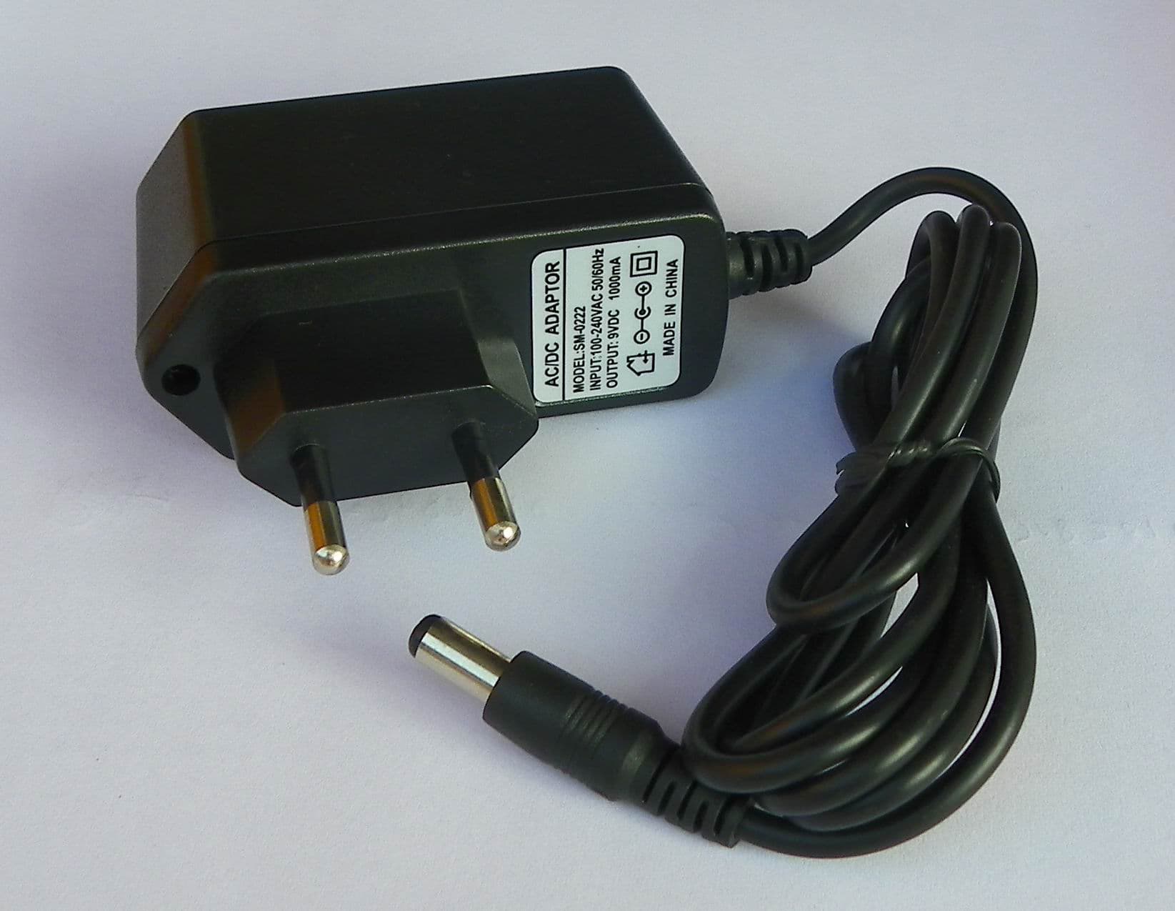 Alimentation AC/DC  Adaptateur 9V 1A — image 1