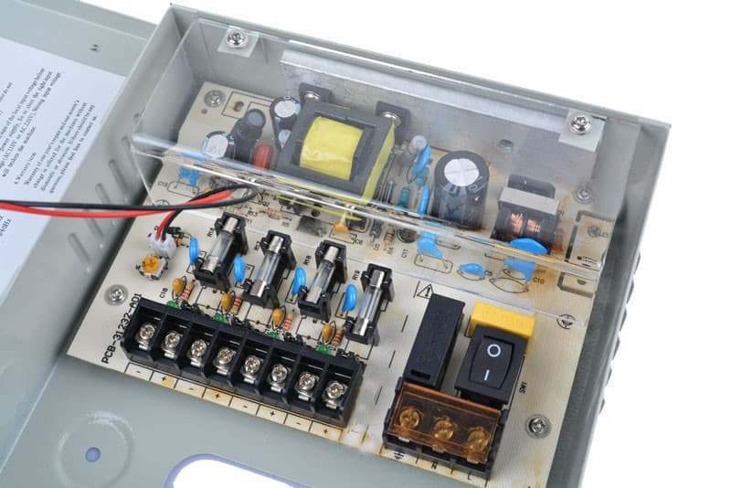 Boîtier d'alimentation 12V 5A, 4 Sortie — image 1
